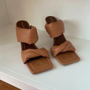 Alohas Natasha Puffy Mule